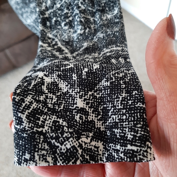 ANN TAYLOR - Rich black and white top for women - Size: S - Picture 5 of 15